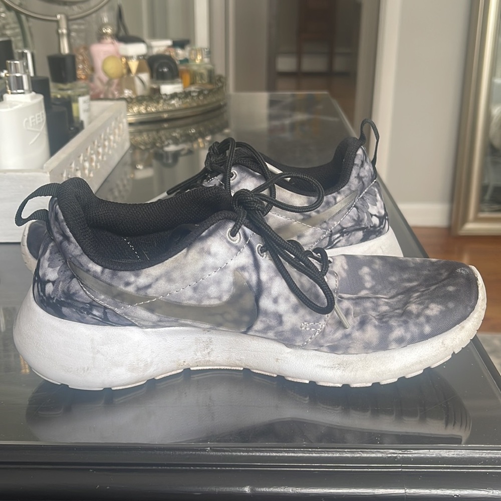 Nike Roches - Picture 5 of 9